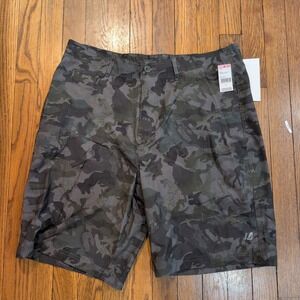 NWT Amplify Mens Green Camouflage Hybrid Performance Shorts Stretch Size Large